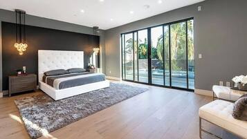 Luxury Villa, Multiple Beds, Pool Access, Pool View (Cumpston Oasis) | 4 bedrooms, individually decorated, individually furnished, desk