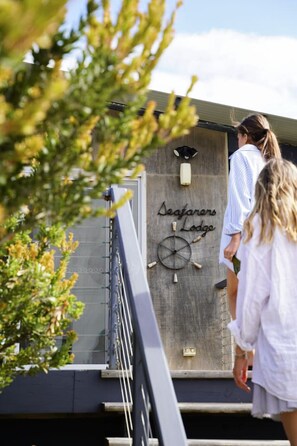 Property grounds - Seaside surf haven, pup friendly - Seafarers Lodge (Middleton)