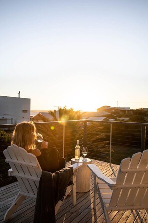 Property grounds - Seaside surf haven, pup friendly - Seafarers Lodge (Middleton)