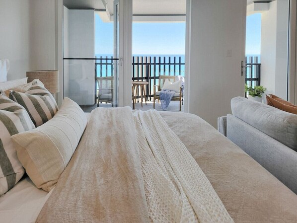 4 bedrooms, desk, WiFi