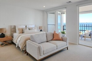 4 bedrooms, desk, WiFi