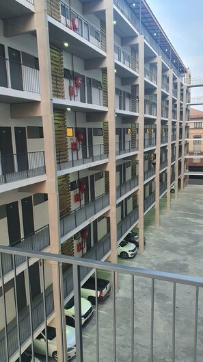 Apartment | Property grounds - Surrey Oasis in Randburg (Johannesburg)