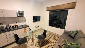 Apartment | Living area | TV - Surrey Oasis in Randburg (Johannesburg)