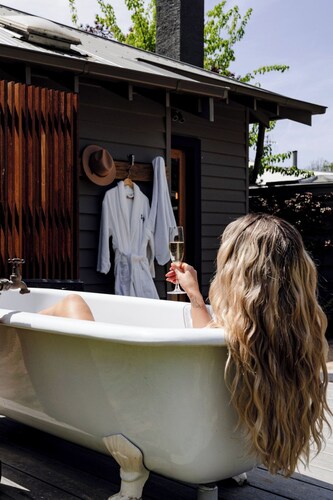 WAIRERE REST | LUXE Couples High Country Retreat | Outdoor Bath + Amazing Garden