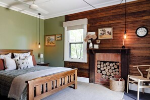 1 bedroom, iron/ironing board, free WiFi, bed sheets - WAIRERE REST | LUXE Couples High Country Retreat | Outdoor Bath + Amazing Garden (Piries)