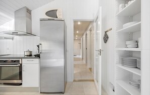 Frigorifero, piano cottura, lavastoviglie, macchina per tè/caffè