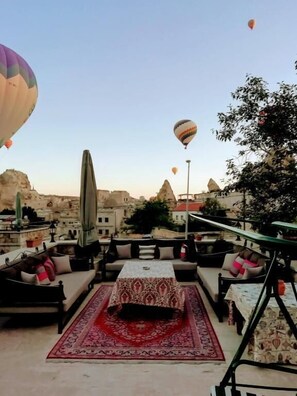 Outdoor dining - GÜZİDE CAVE HOTEL (Nevsehir)