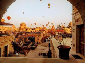Terrace/patio - GÜZİDE CAVE HOTEL (Nevsehir)