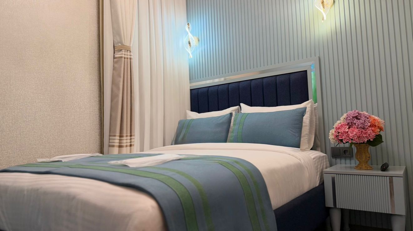 Design Apartment | In-room safe, laptop workspace, blackout drapes, free WiFi