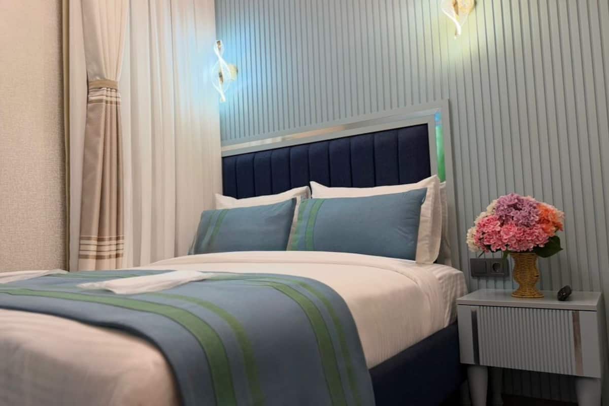 Design Apartment | In-room safe, laptop workspace, blackout drapes, free WiFi