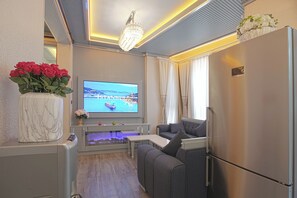 時尚公寓 | 客廳 | 90 吋LED 電視連衛星電視頻道、iPad、遊戲機