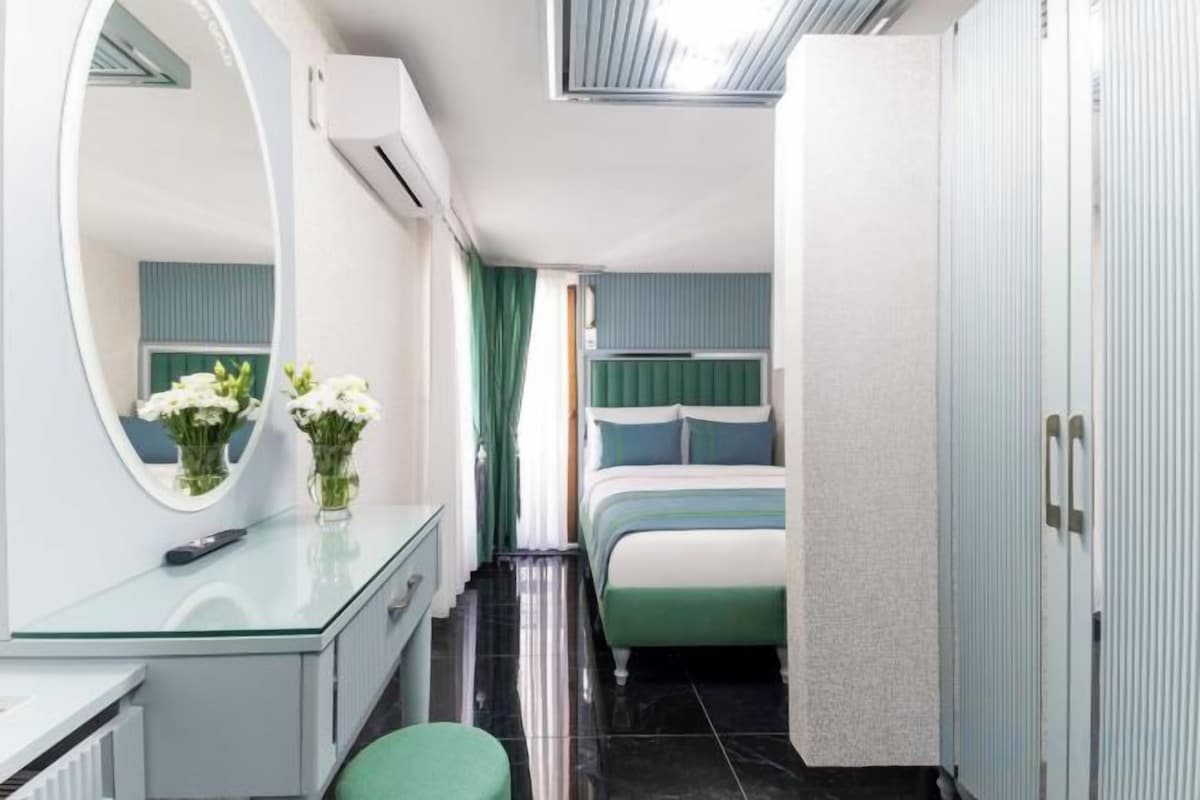 In-room safe, laptop workspace, blackout curtains, free WiFi