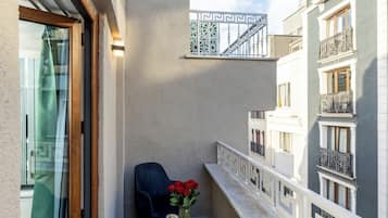 Deluxe Triple Room, City View