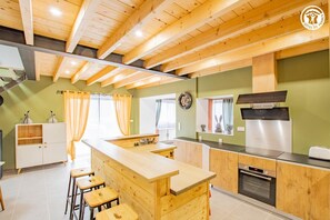 Micro-ondes, four, lave-vaisselle