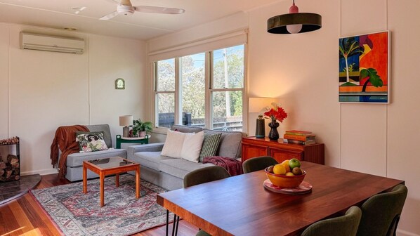 TV, fireplace, table tennis, books