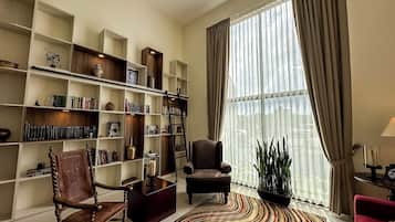 Family Apartment, City View | Living room | TV