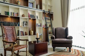 Family Apartment, City View | Living room | TV - Elegant Condo in the Heart of Morelia (Morelia)