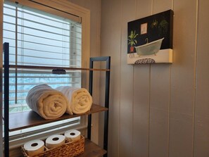 Interior - Lil John Coastal Cottage Near Siesta Key Beach (Sarasota)