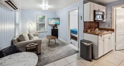 Lil John Coastal Cottage Near Siesta Key Beach