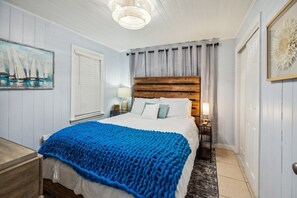 1 bedroom, iron/ironing board, free WiFi, bed sheets - Lil John Coastal Cottage Near Siesta Key Beach (Sarasota)