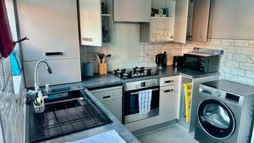 House | Private kitchen | Fridge, microwave, oven, stovetop