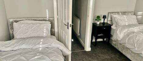 House | 4 bedrooms, free WiFi