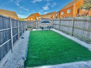 Property grounds - Luxurious Wolverhampton Retreat With 4 Bedrooms (Wolverhampton)