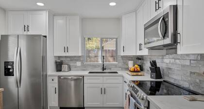 Serene and Stylish Getaway - Modesto, CA