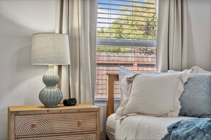 2 bedrooms, iron/ironing board, free WiFi, bed sheets - Serene and Stylish Getaway - Modesto, CA (Modesto)