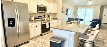[7905] New modern, 3 BRD, 2 BA, 2 car garage home.