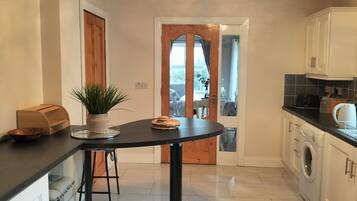 Nhà | Bếp riêng | Tủ lạnh, lò vi sóng, lò nướng, bếp nấu
