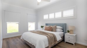 4 bedrooms, iron/ironing board, bed sheets - The White Pearl - Modern luxury brand new home just a short drive from Mollymook Beach (Mollymook)