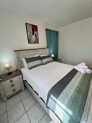 2 chambres, fer et planche à repasser, Wi-Fi, draps fournis