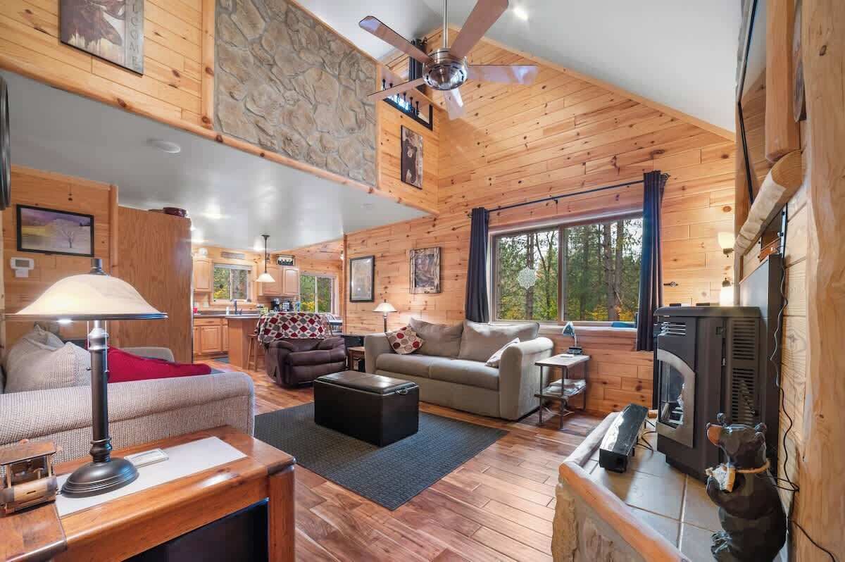 TV, fireplace, offices