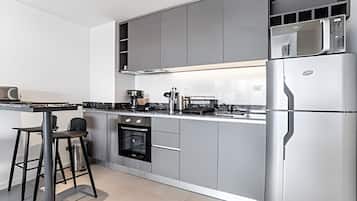 Refrigerador, microondas, horno, cafetera/tetera