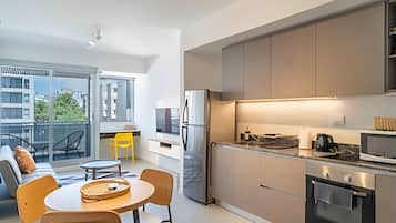Refrigerador, microondas, horno, cafetera/tetera