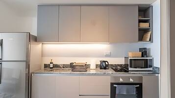 Fridge, microwave, oven, coffee/tea maker