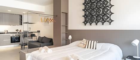 Iron/ironing board, Internet, bed sheets