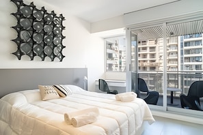 Iron/ironing board, Internet, bed sheets