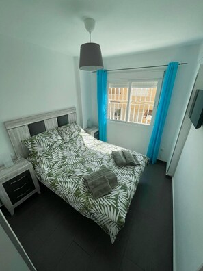 2 bedrooms, iron/ironing board, travel cot, free WiFi - Alcázares Oasis (Los Alcázares)