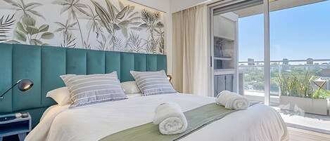 3 عدّة غرف نوم ومكواة/لوح كي وملاءات أسرّة