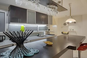 Fridge, microwave, oven, dishwasher