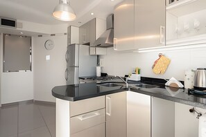 Fridge, microwave, oven, coffee/tea maker