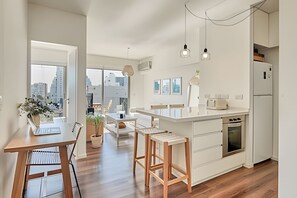 Fridge, microwave, oven, coffee/tea maker - Luxury 1BR in 5* Building Heated Pool, Gym & Spa (Bueons Aires)