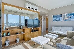 TV - Luxury 2BR Apartment with Pool, Gym & Spa (Buenos Aires)