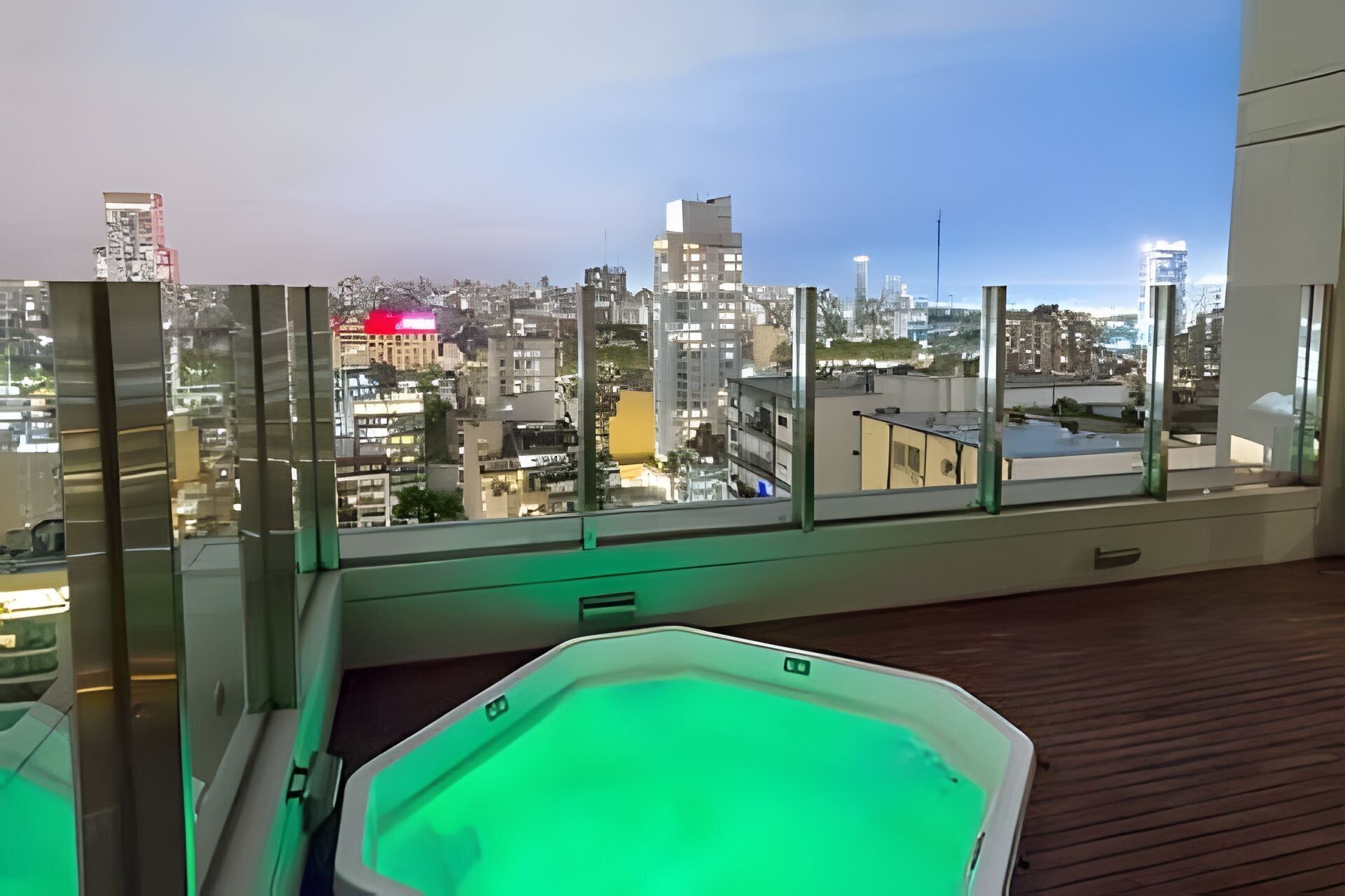 Bañera de hidromasaje exterior