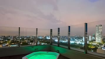 Bañera de hidromasaje exterior