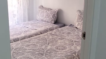 Apartamento | 2 quartos, Wi-Fi de cortesia, roupa de cama