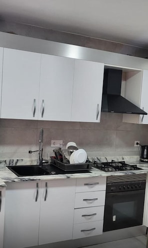 Fridge, microwave, oven, stovetop - Sunny Gandia Apartment With 2 Bedrooms (Gandia)