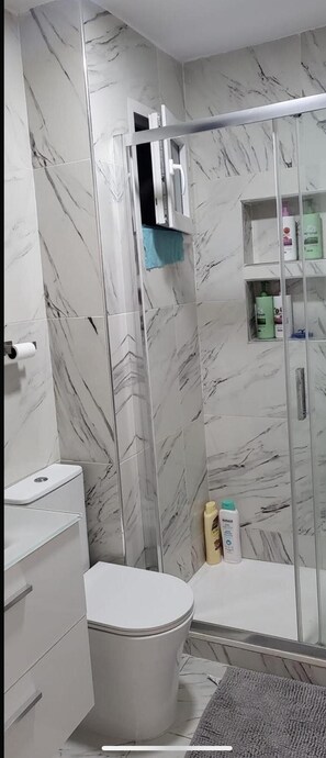 Shower, towels